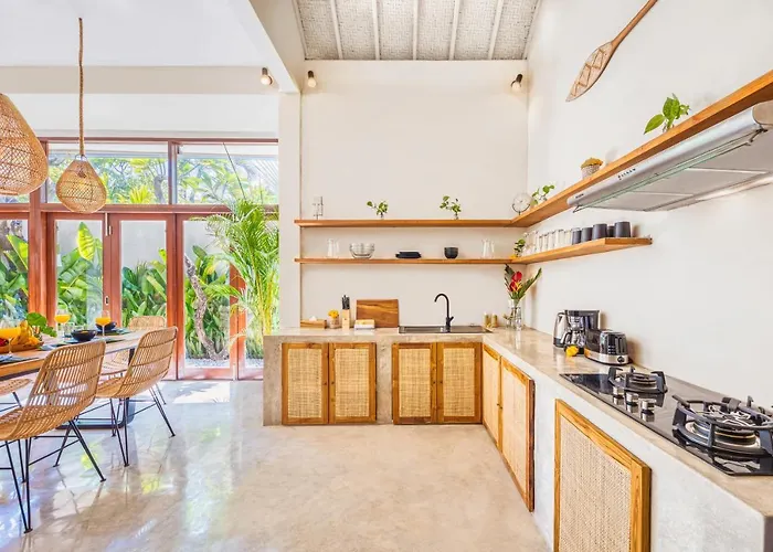 New Fresh 3bd Prime Location Villa